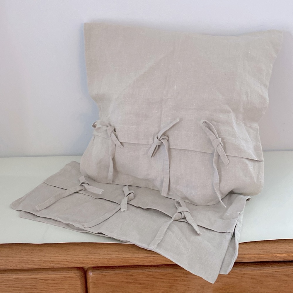 Pillow shams, linen-like, tie closure, 18 x 18
